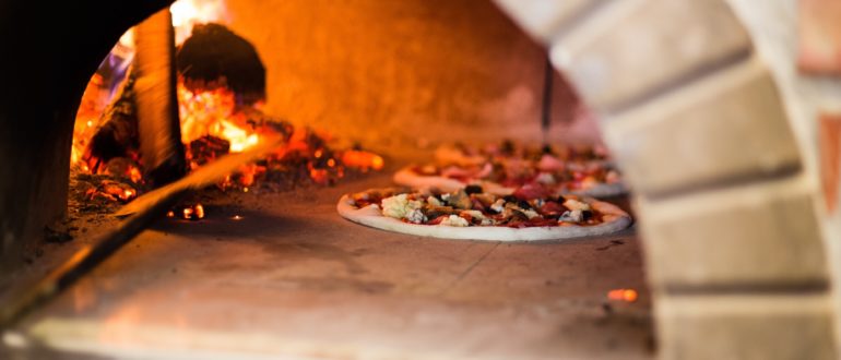 Seven Excellent Reasons to Install an Outdoor Pizza Oven